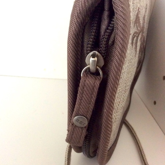 REI Crossbody Wallet 5.5”x 6.5”x 1” - Picture 8 of 9